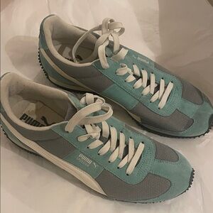 Puma Women’s Aqua and Gray Speeder Sneakers Sz 9